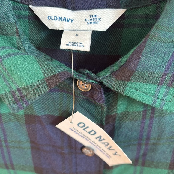 NWT PLAID BUTTON-UP - Picture 3 of 4